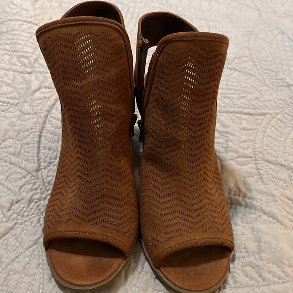 Ankle booties size 8 - Picture 2 of 3